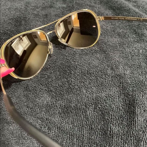 Michael Kors Chelsea polarized aviator sunglasses - Picture 3 of 7